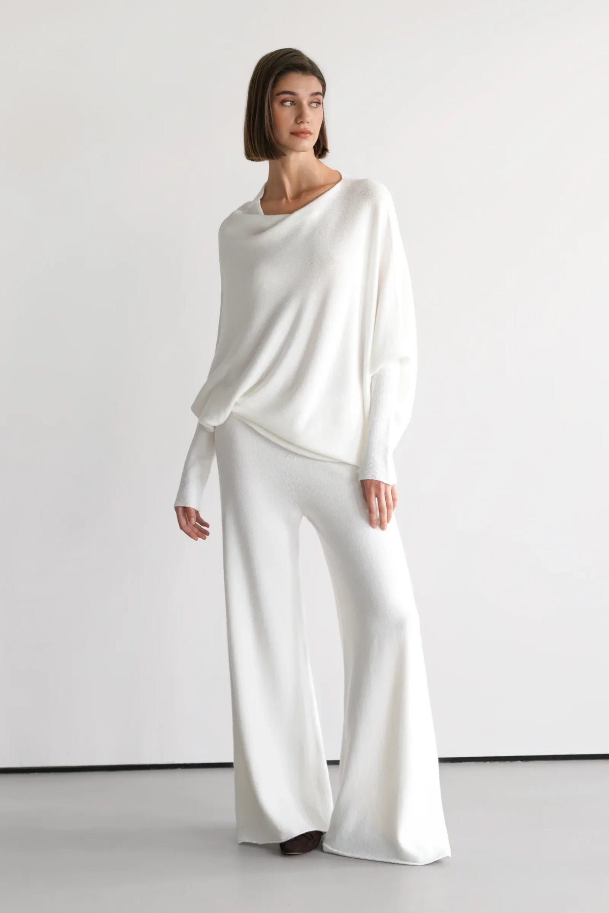 Top asymétrique en maille – Ivoire