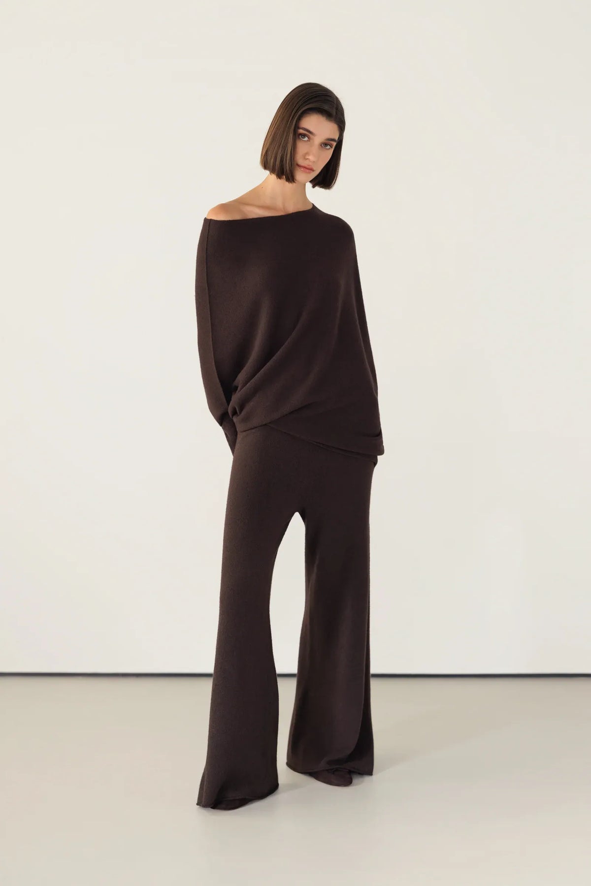 Top asymétrique en maille – Brun espresso