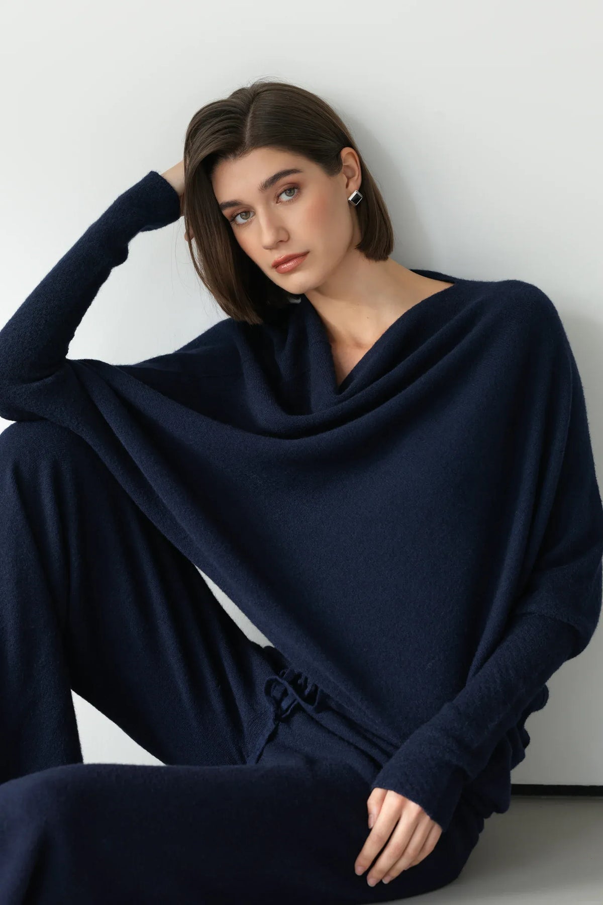 Top asymétrique en maille – Bleu marine
